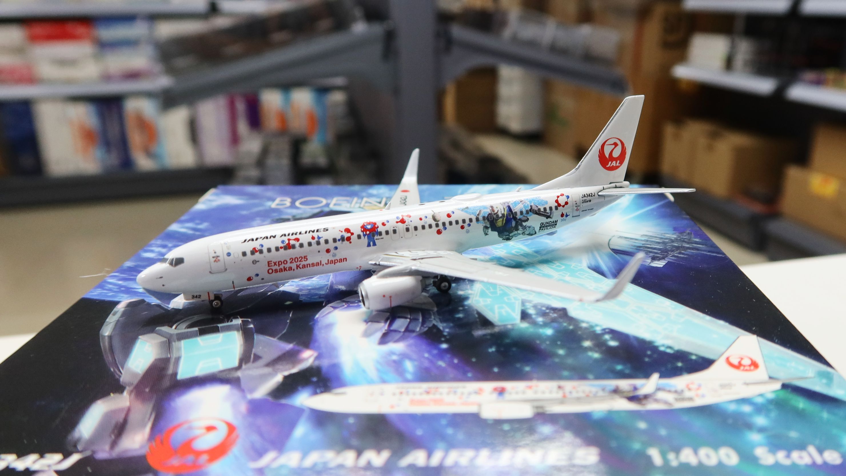 現貨Instock] Phoenix 4647 1/400 JAL GUNDAM B737-800 JA342J - The