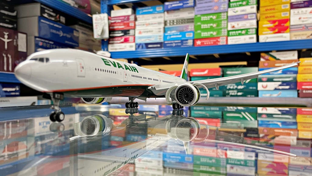 Instock] JC WINGS XX20011EA 1/200 EVA Air Boeing 777-300ER