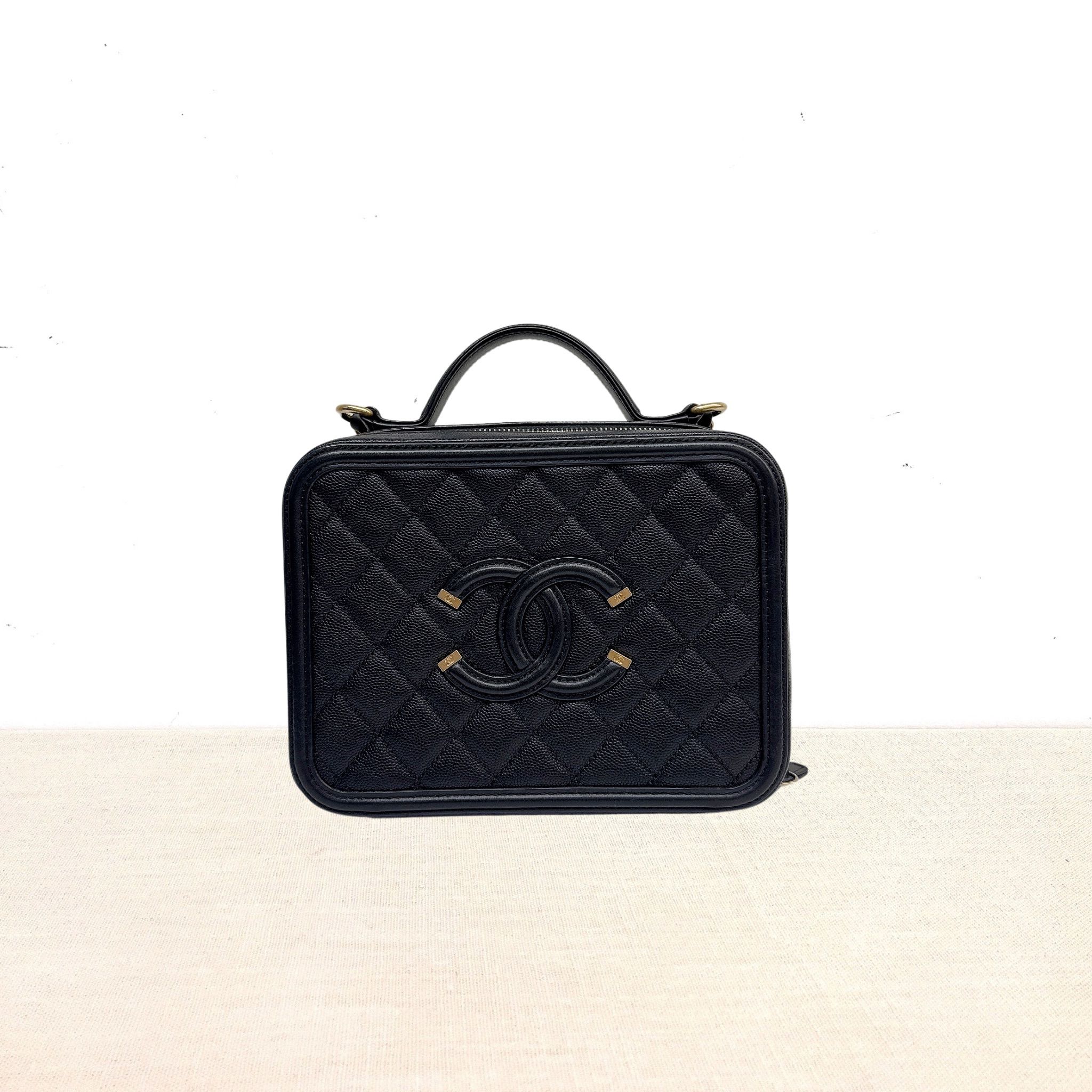 YL [ pre-owned ] Chanel vanity case 21cm ( Black / Ghw