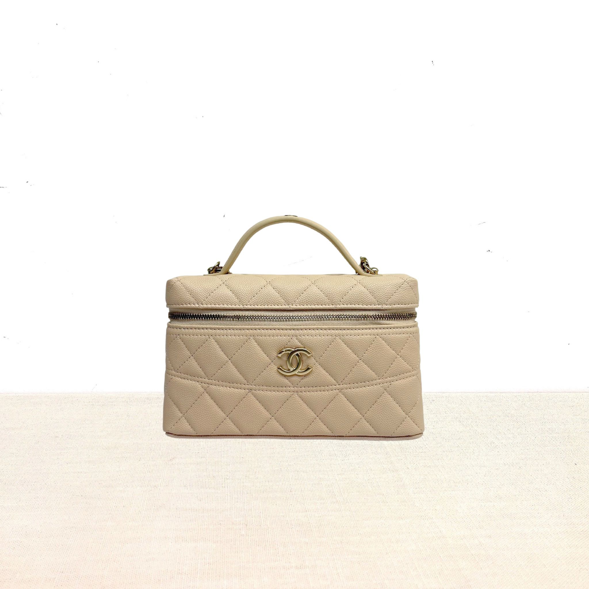 CC 25C Vanity Case 19.5cm Salmon Pink Calfskin Silver Hardware 243635