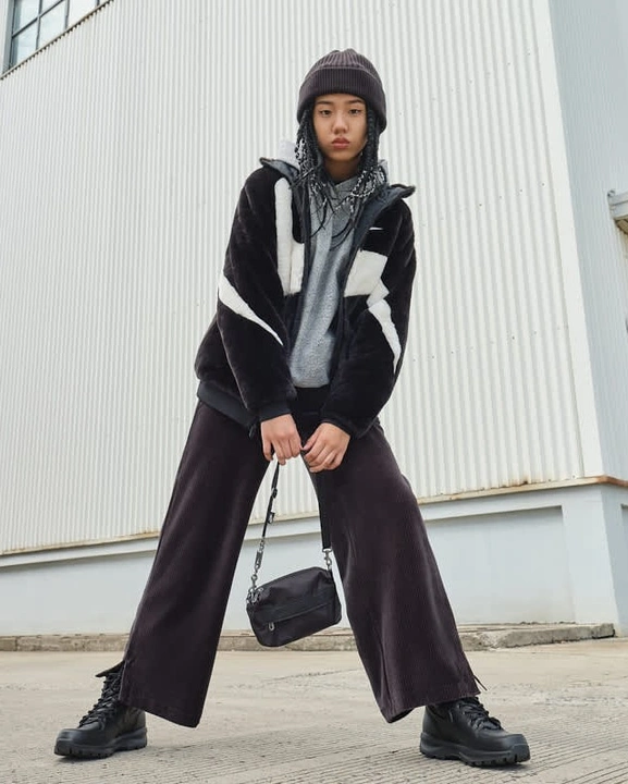 NIKE ファーコート XL 黒/白 Nike Swoosh Fur Jacket Woman Black White 黑白色