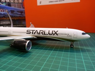 JC Wings EW2339001 1/200 Starlux Airlines Airbus A330-900NEO