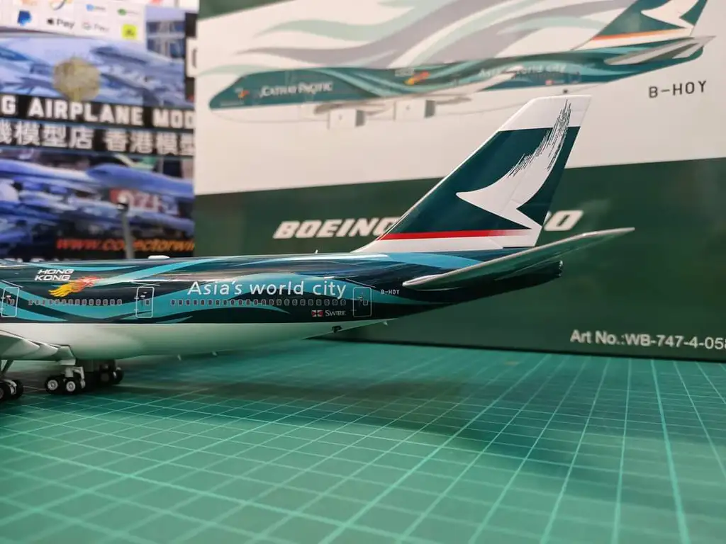 CathayPacific B747-400B-HOU 1/200モデル Inflight200/J-Fox 1:200 Cathay Pacific Boeing 747-400 B-HKD
