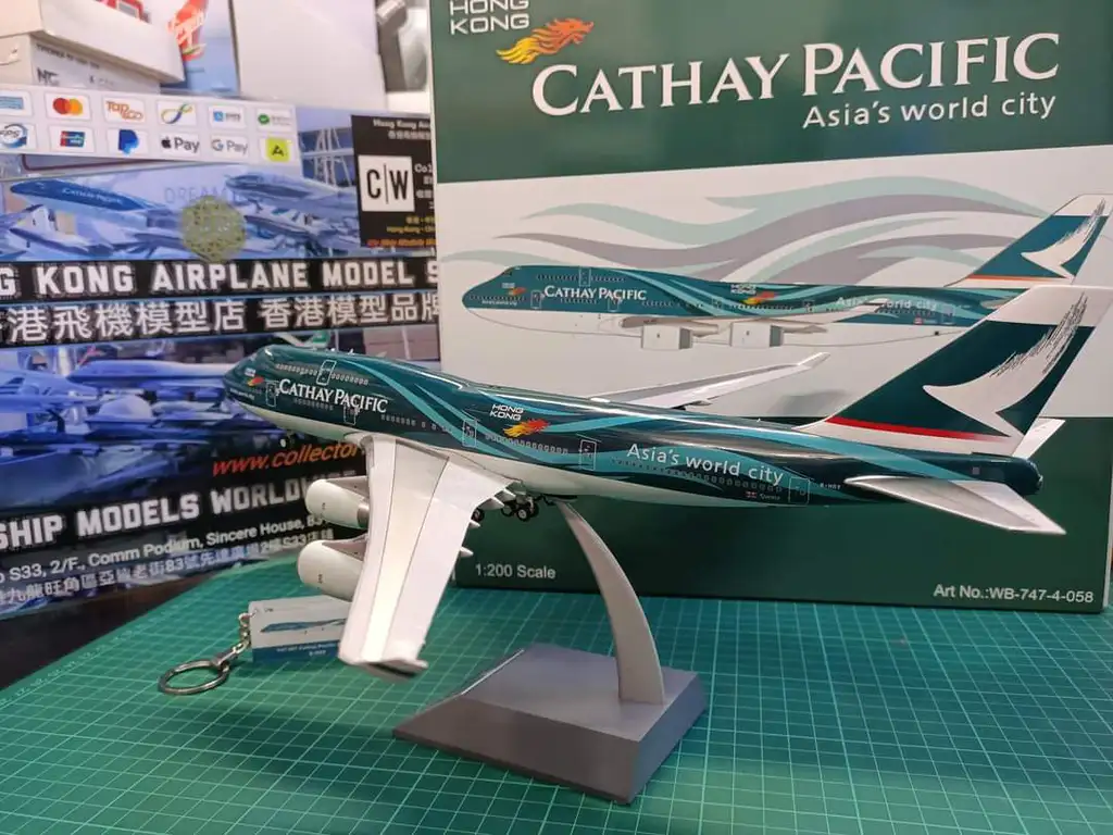 CathayPacific B747-400B-HOU 1/200モデル Cathay Pacific Boeing B747-400 PW Engines Reg# B-HKT