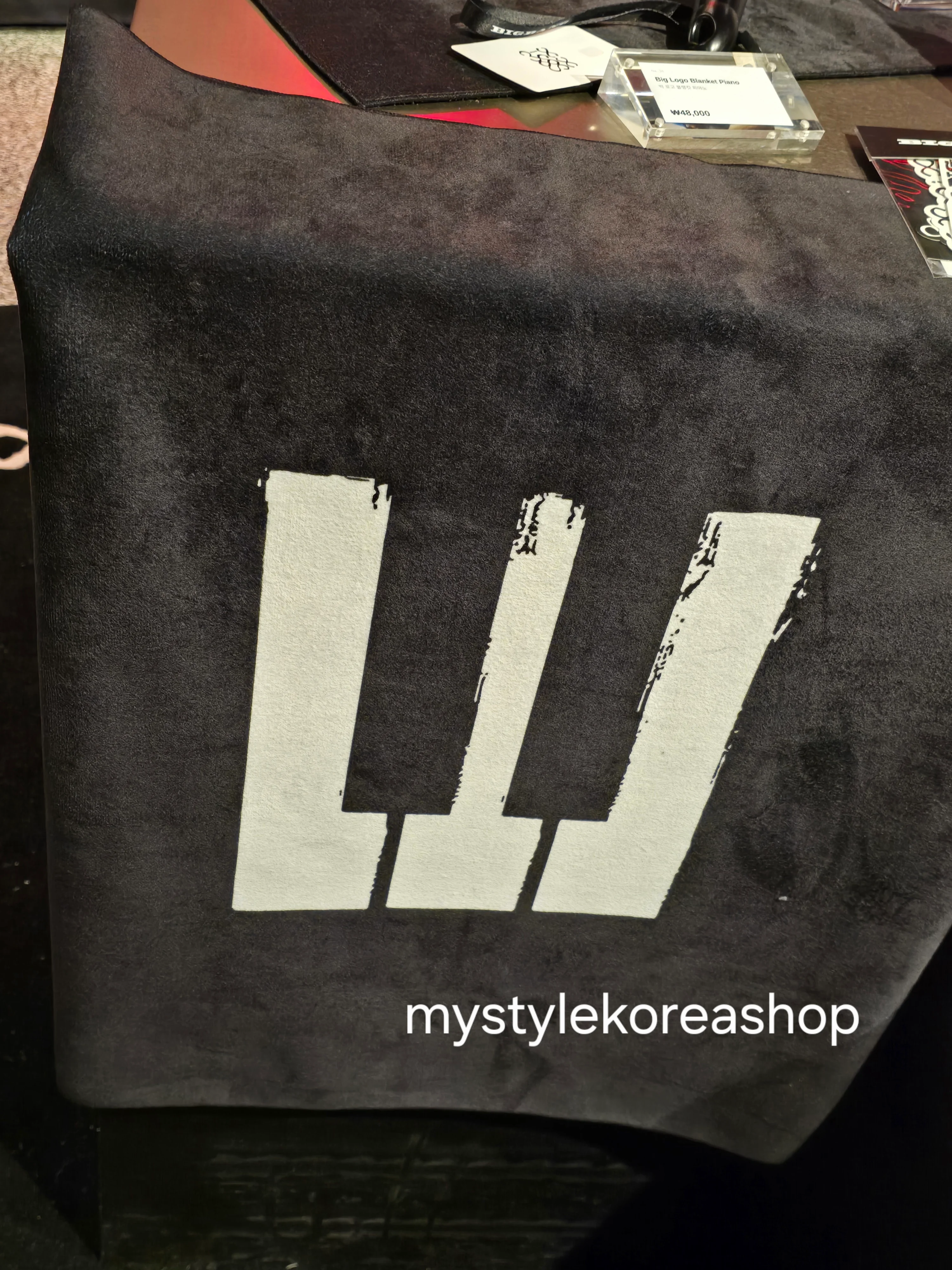 BIGBANG BIG LOGO BLANKET PIANO ブランケット BIGBANG] 20周年展覽會周邊BIG LOGO BLANKET 毛毯PIANO - MYSTYLEKOREA