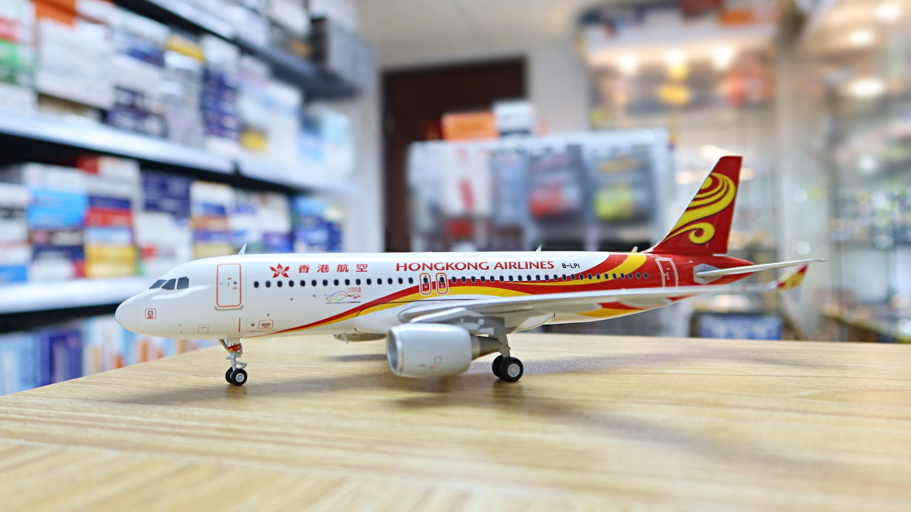 Instock] JC Wings LH2219 1/200 Hong Kong Airlines Airbus A320 Reg
