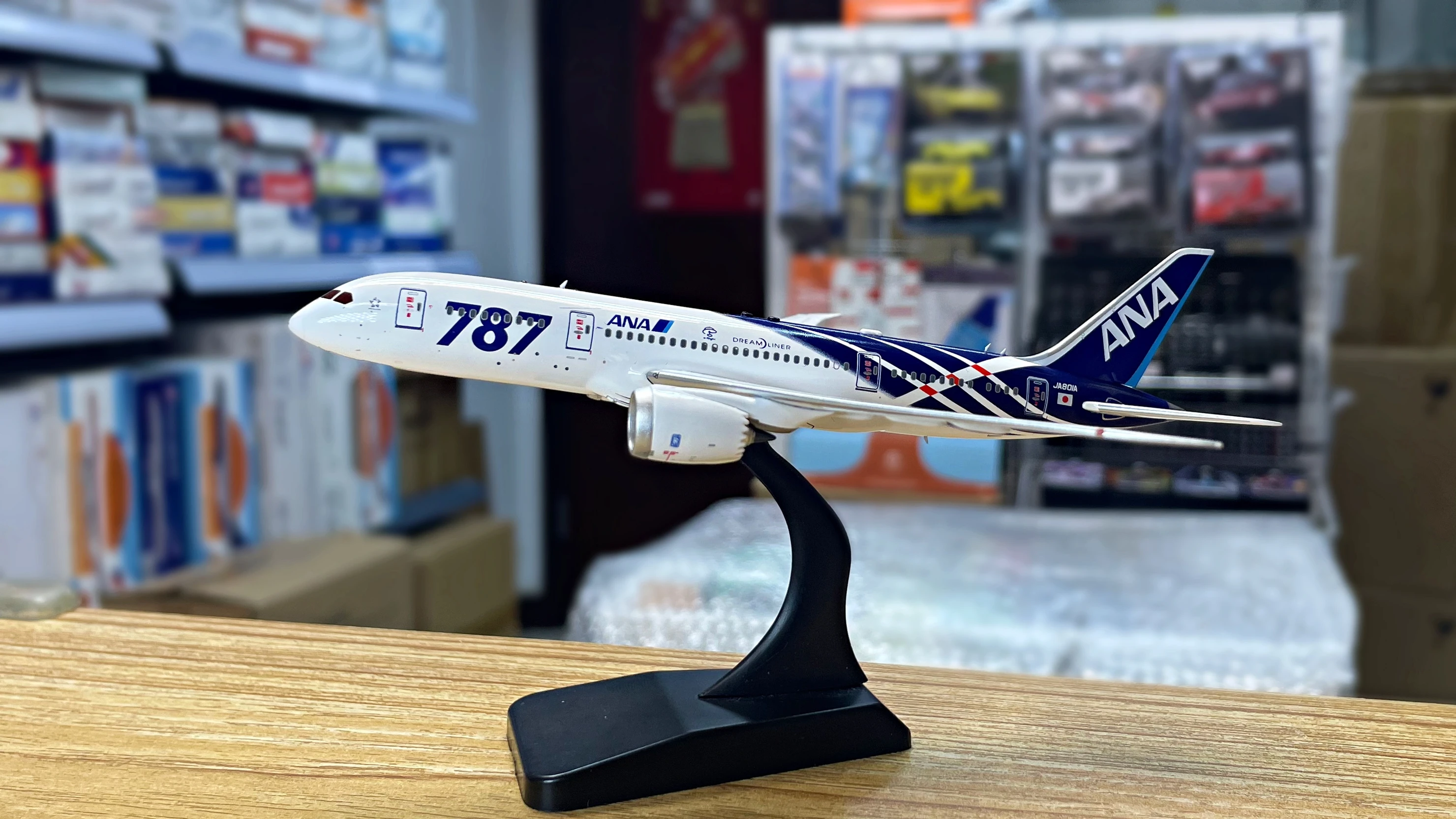 Aviation 1:400 ANA 全日空ボーイング 787-8 JA801A Amazon | Aviation 1:400 ANA B787-8 JA801A AV4242モデル