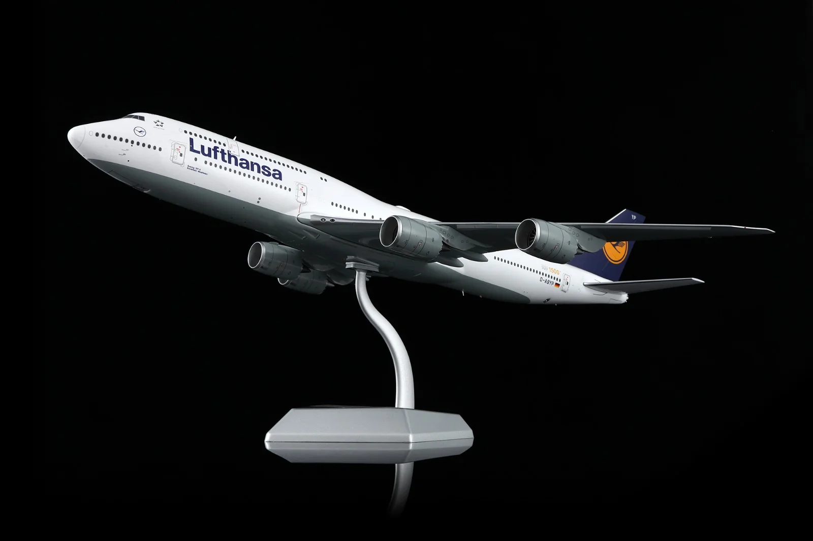 Pre-order] SQ Wings 1/200 Lufthansa B747-8 Reg:D-ABYP - The Model