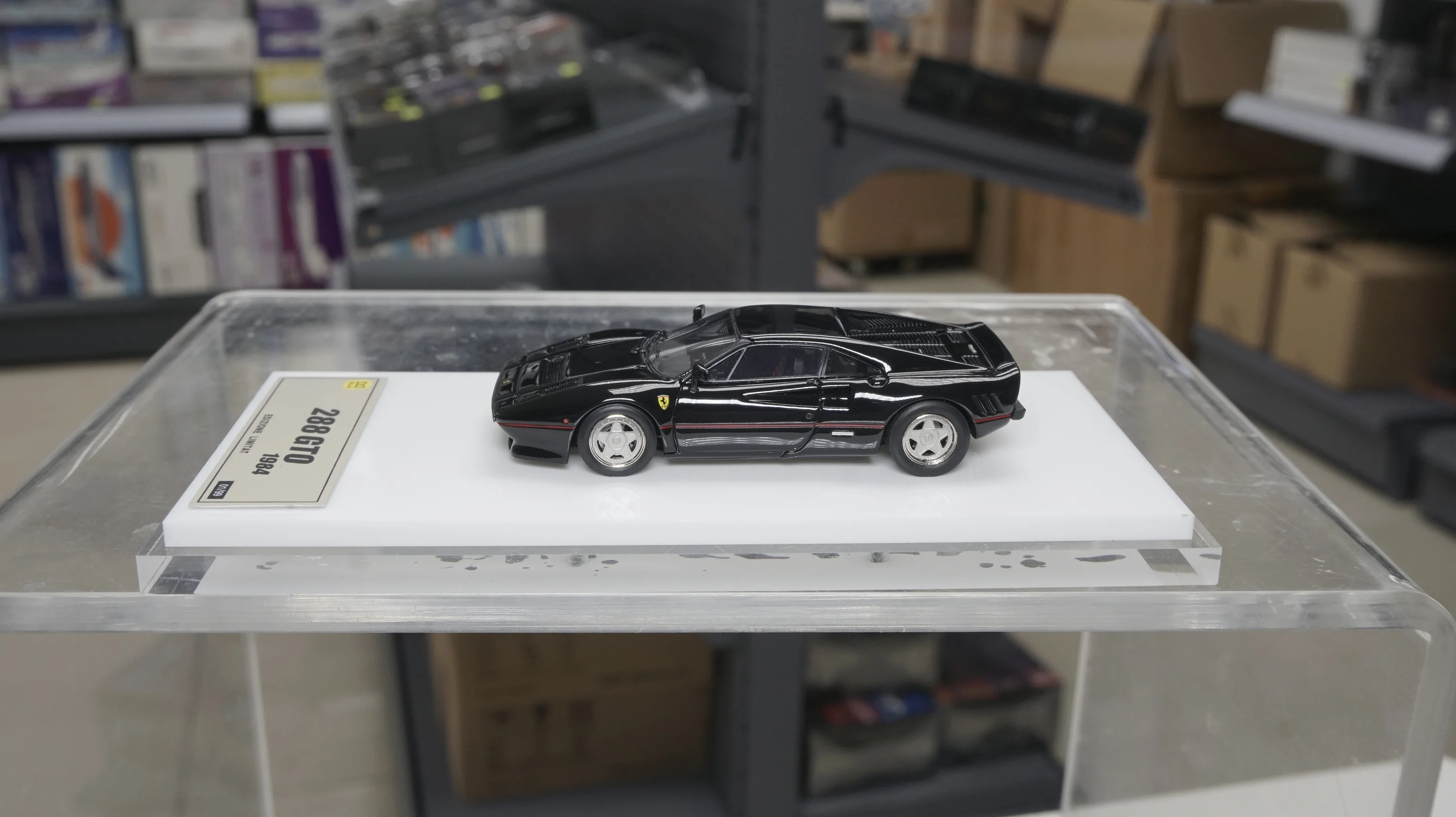 DMH 1/64 フェラーリ 288GTO DMH 1:64 Ferrari 288 GTO Red, Resin