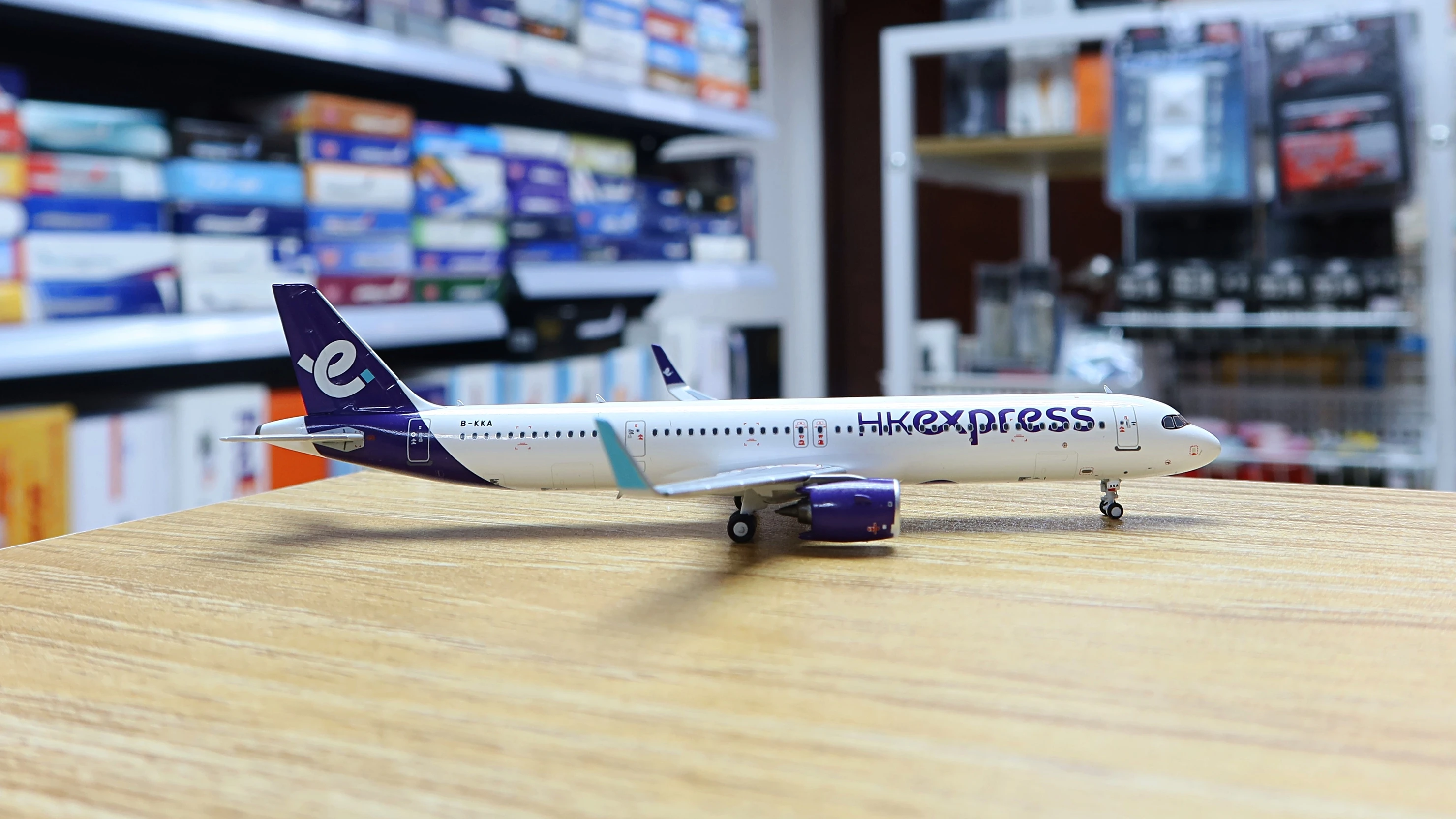 Instock] NG Model 13098 1/400 Hong Kong Express A321neo B-KKA