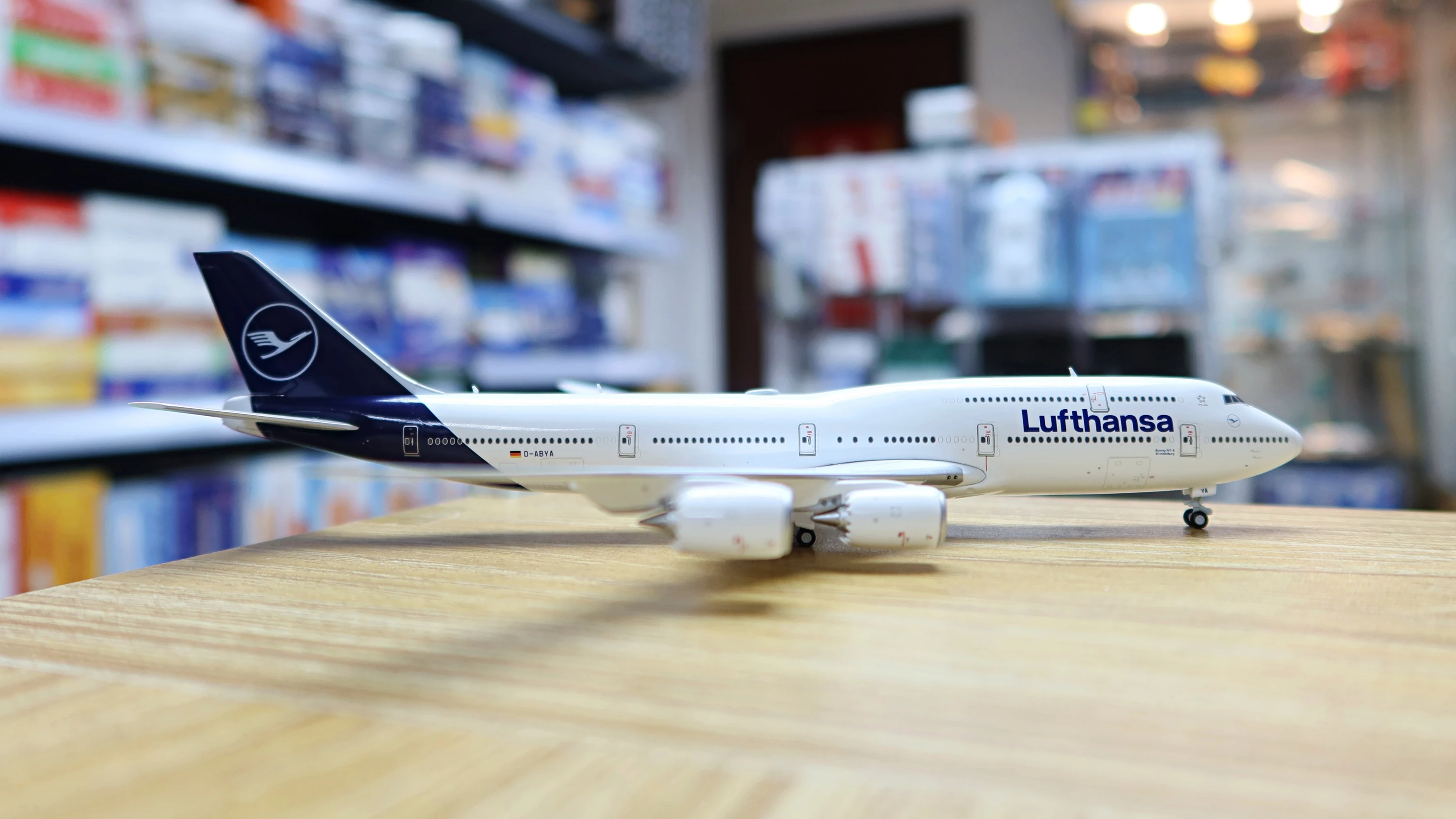 Instock] YY Wings 1/400 Lufthansa Boeing 747-8 D-ABYA - The Model