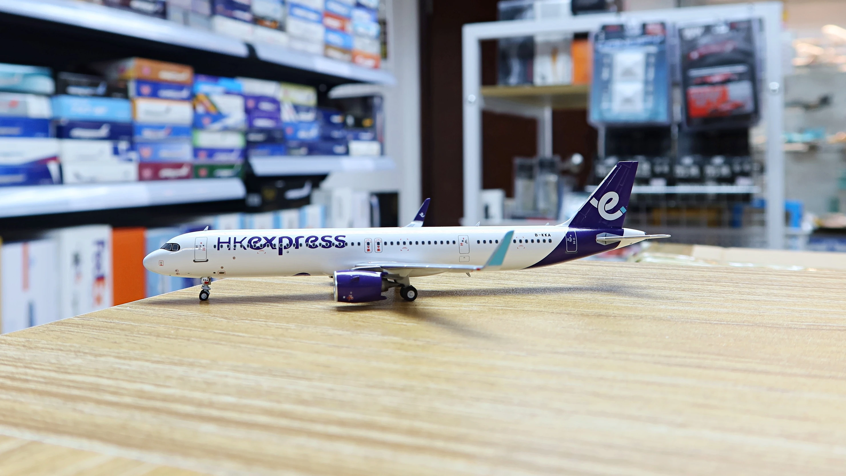 Instock] NG Model 13098 1/400 Hong Kong Express A321neo B-KKA