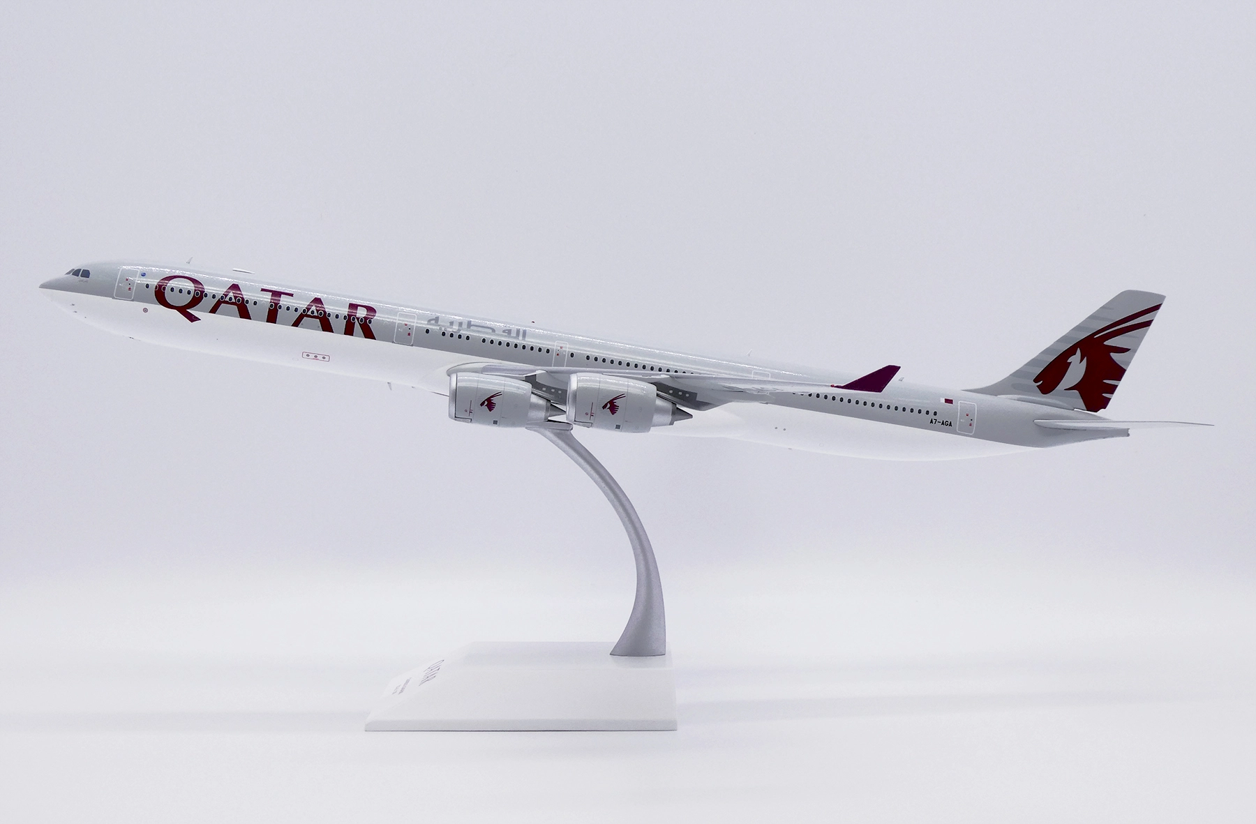 Pre-order] JC Wings XX20301 1/200 Qatar Airways Airbus A340-600