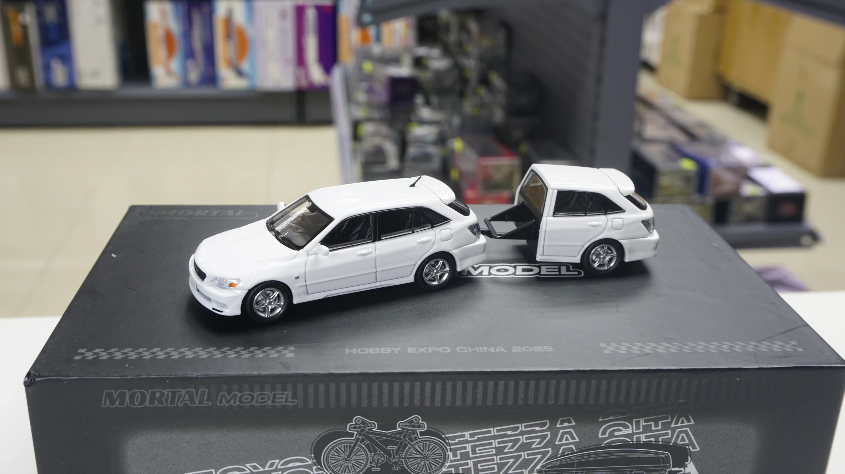 現貨Instock] Mortal 1/64 TOYOTA ALTEZZA GITA 原裝Pearl White HEC