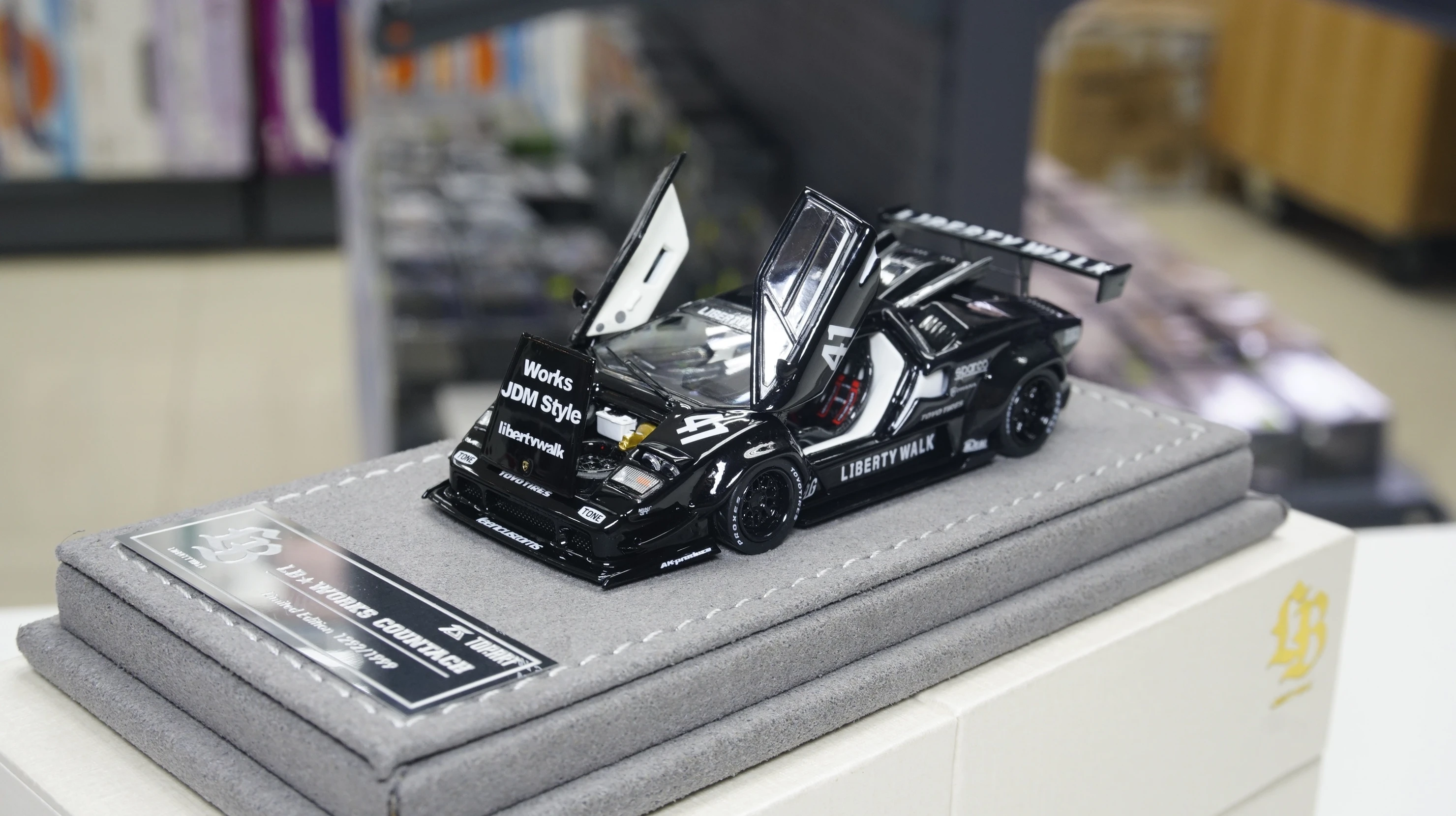 現貨Instock] Topart 1/64 LiberyWalk LBWK Countach Black 41# - The
