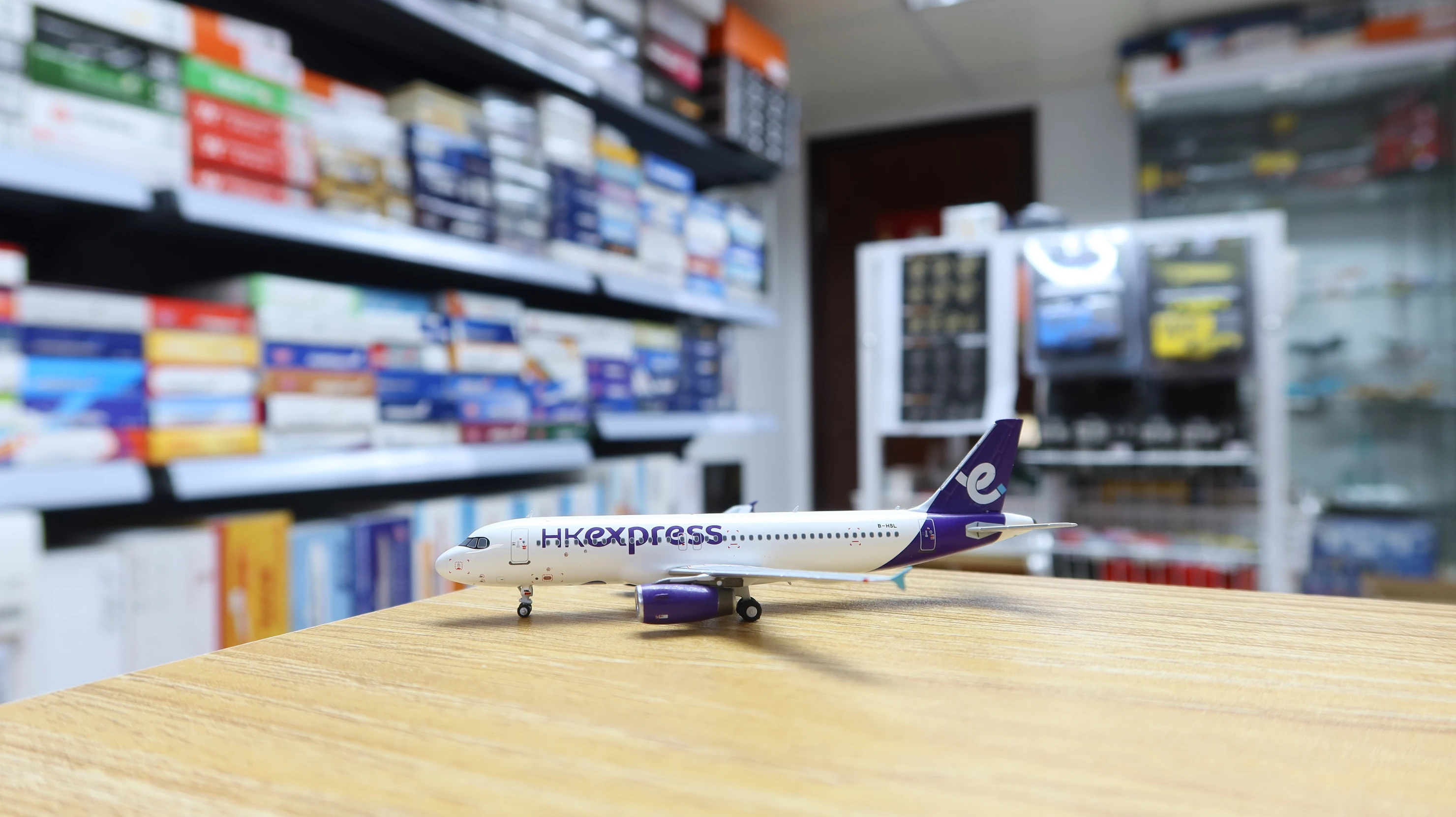 Instock] NG Model 15046 1/400 Hong Kong Express A320-200 B-HSL