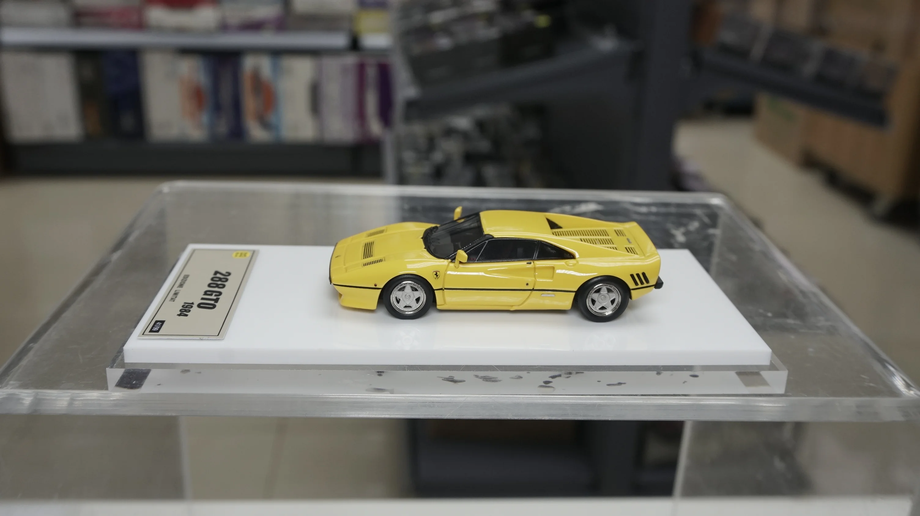 現貨Instock] DMH 1/64 Ferrari 288 GTO Yellow - The Model Hub (HK)