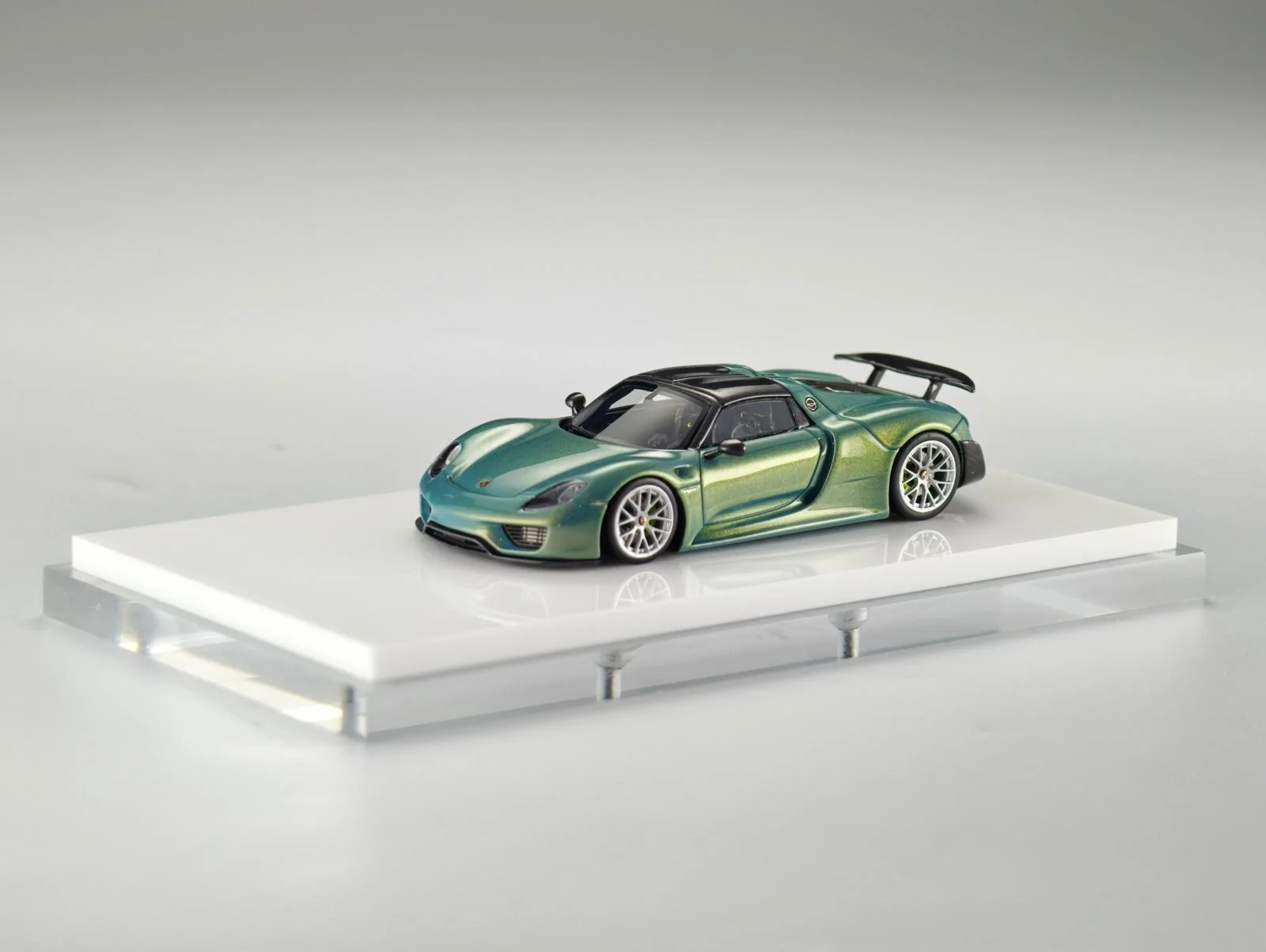 BCP 1/64 Porsche 918 Spyder Custom Kit Edition Urban Bamboo Green