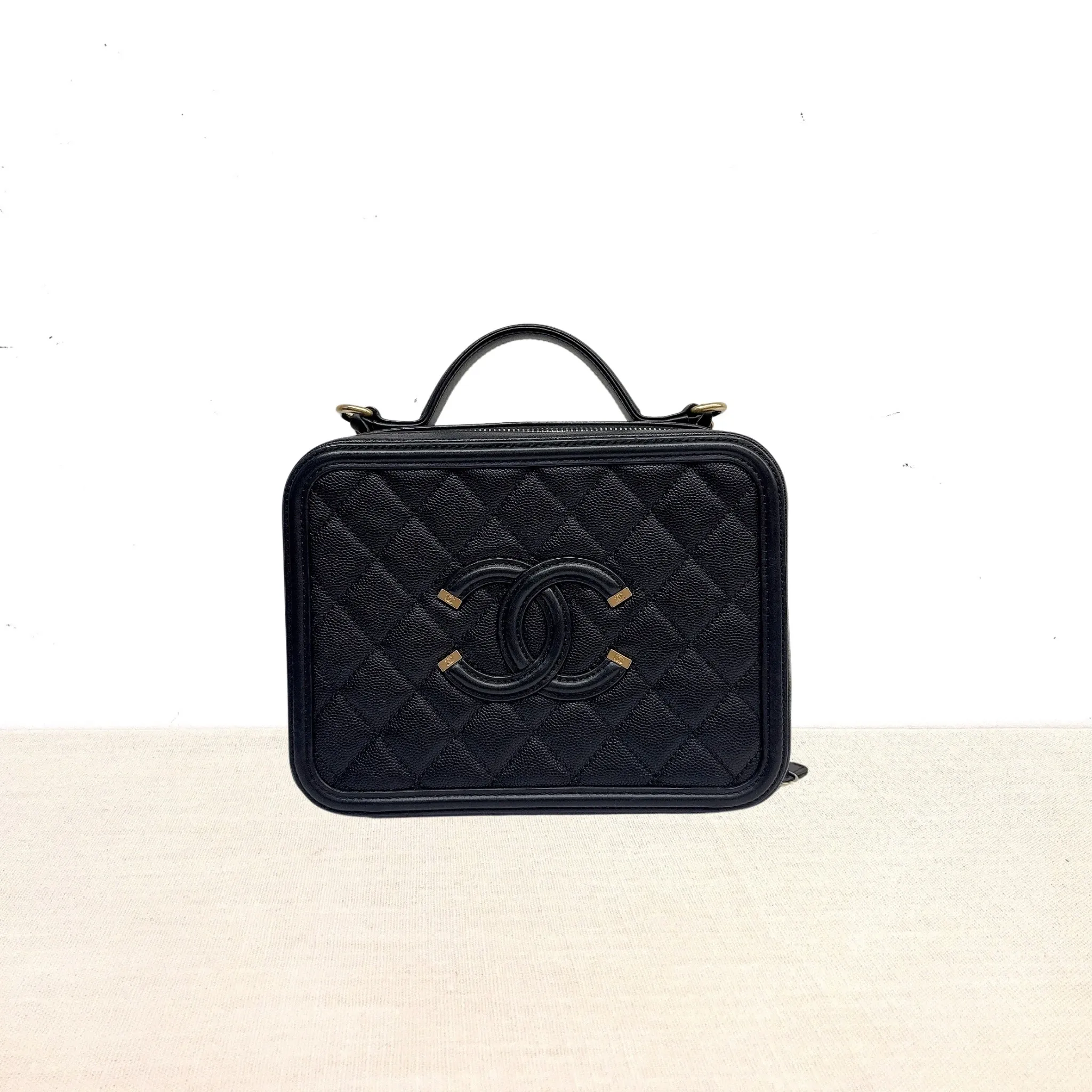 【新作♡希少】CHANEL ヴァニティ YL [ pre-owned ] Chanel vanity case 21cm ( Black / Ghw
