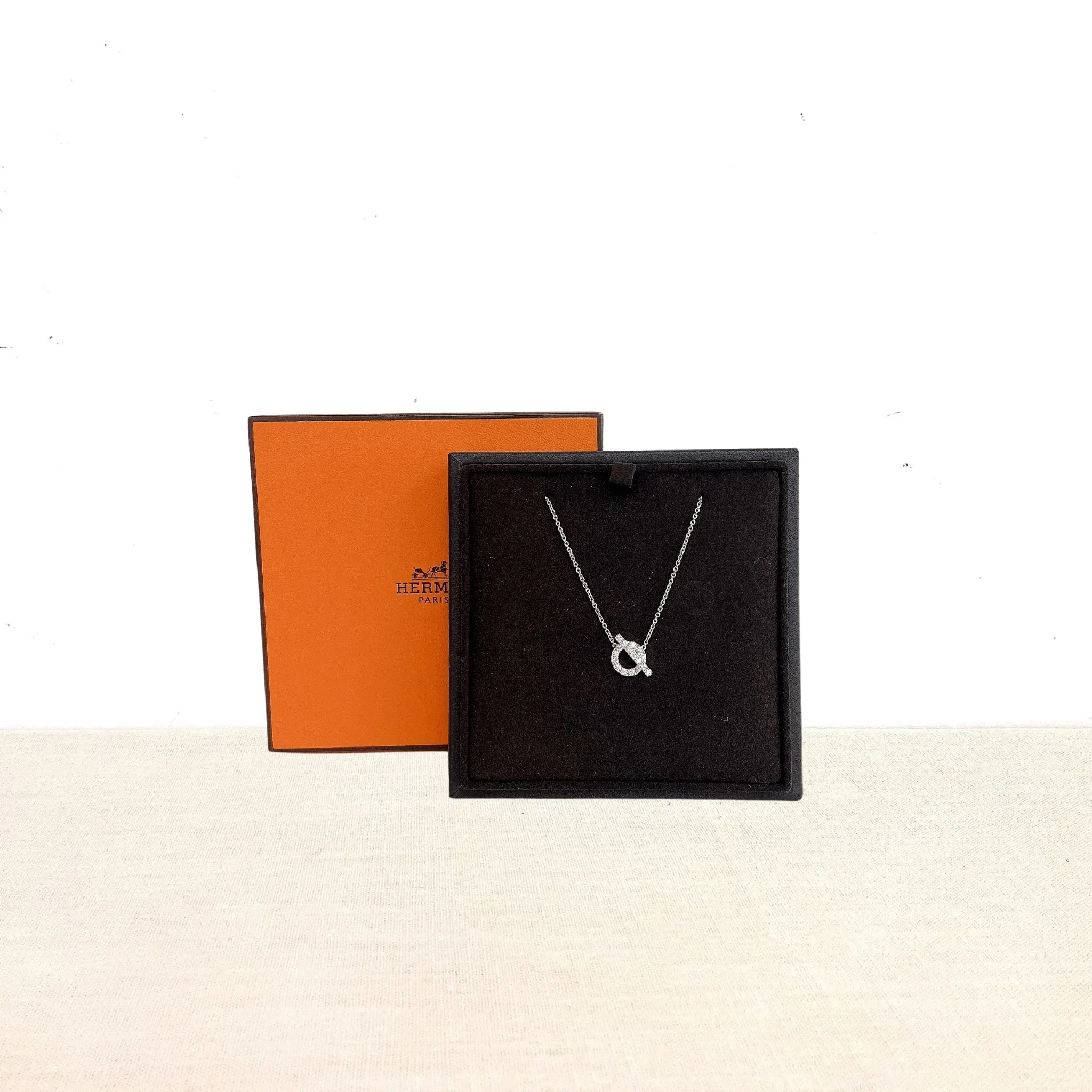 MK Unused Hermes finesse necklace Gold