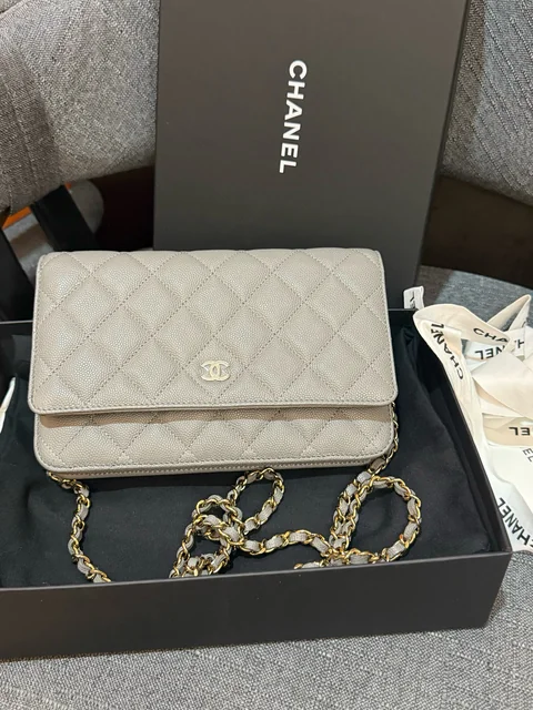 CHANEL ホワイトデー　コインケース CHANEL heart logo small wallet ⭕️Available to order now