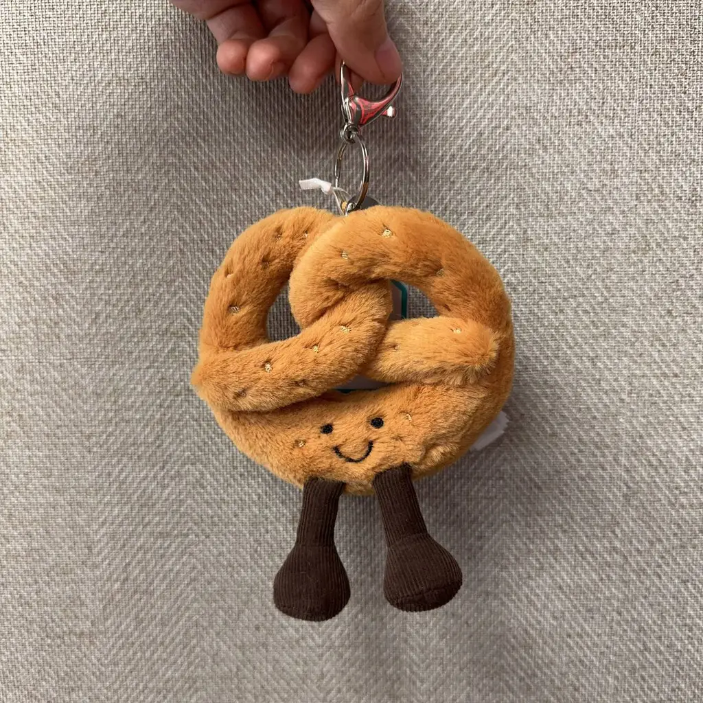 Jellycat - Amuseables Pretzel Bag Charm 鹽味卷餅鎖匙扣