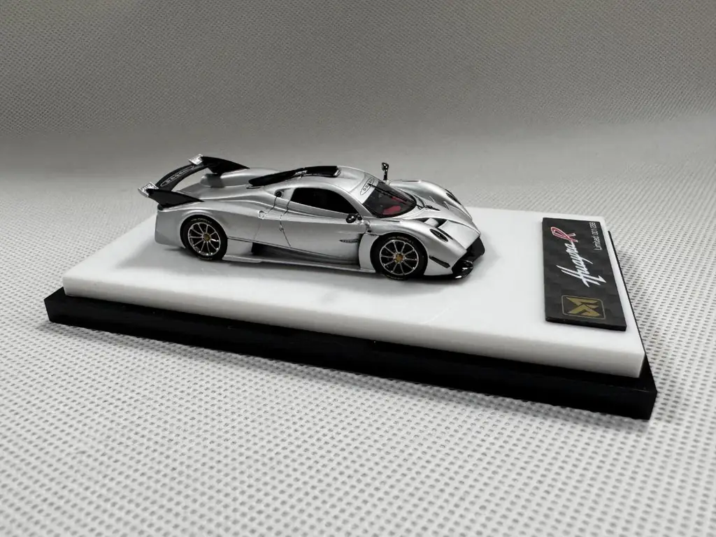 DMY 1/64 Pagani Huayra 