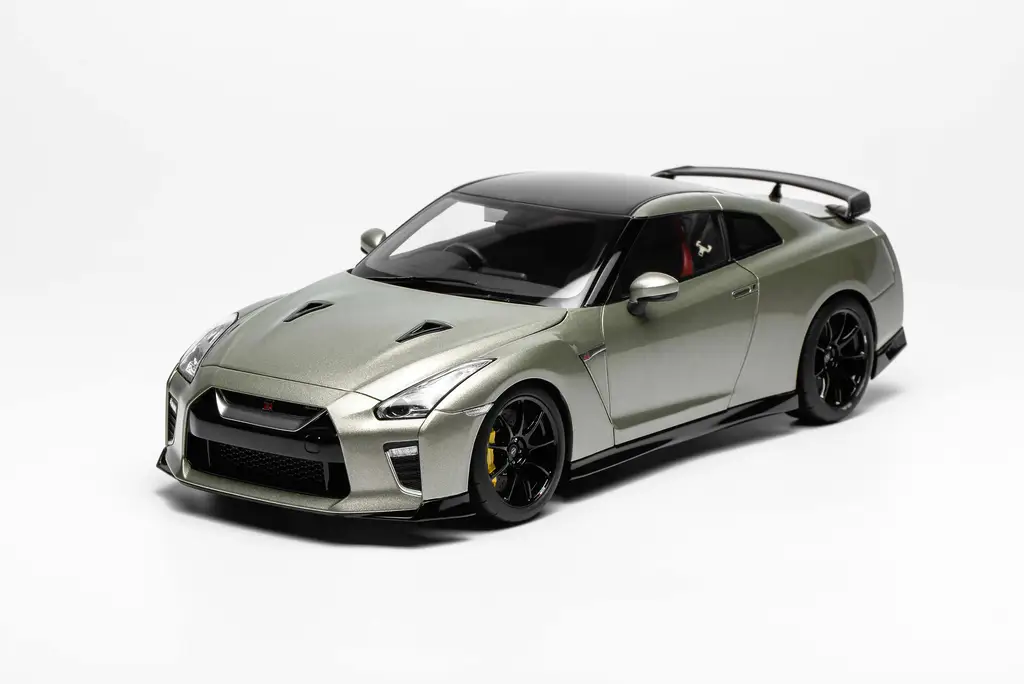 Motorhelix 1/18 Nissan GT-R R35 Track Edition Engineered by Nismo