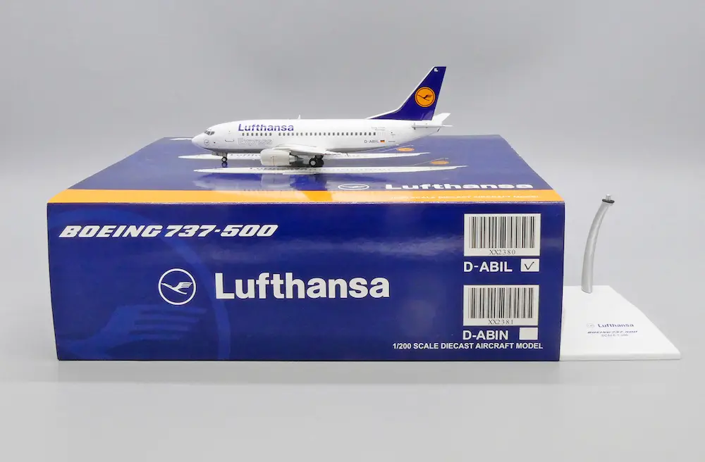 Aero K モデル航空機 1:200 Amazon.co.jp: 航空機 1:200 スケール合金飛行機 D-AERZ LTU