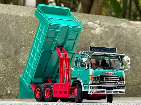 DBGT 1/64 Hino Super Dolphin Dump Truck Diecast Model（2 Colours