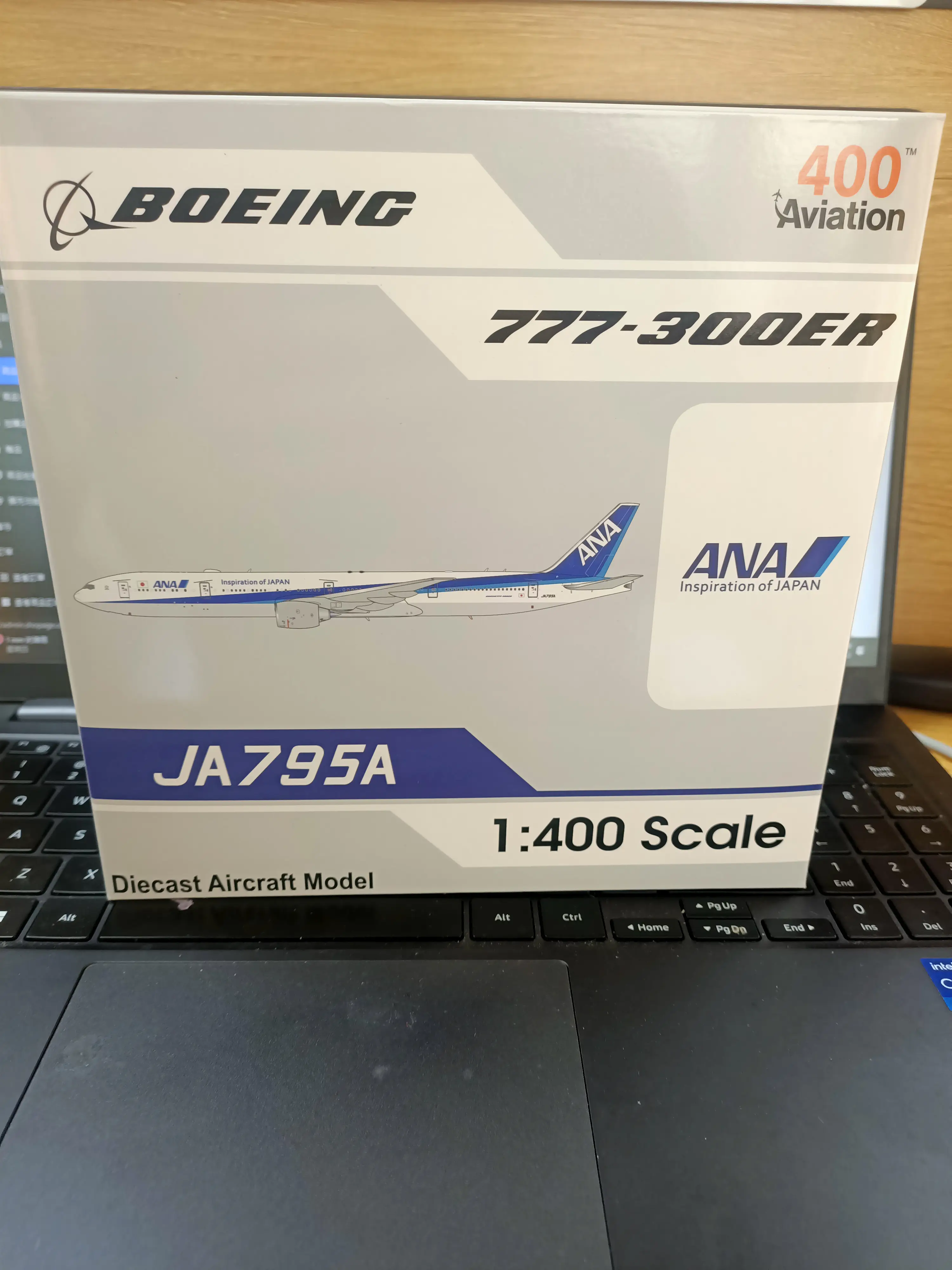 Aviation 1/400 ANA Boeing B777-300ER JA795A - 收藏家模型飛機