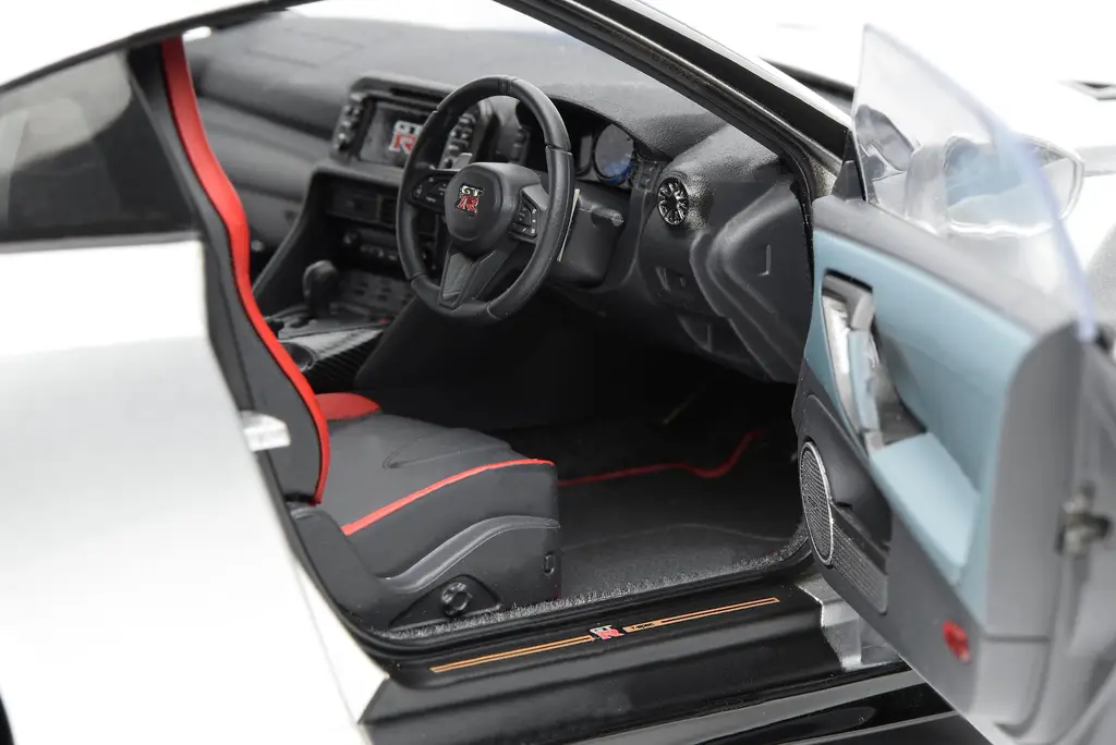 Motorhelix 1/18 Nissan GT-R R35 Track Edition Engineered by Nismo