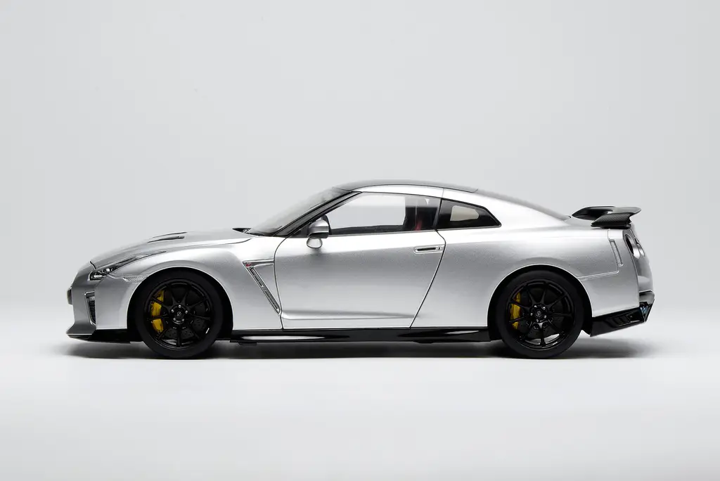 Motorhelix 1/18 Nissan GT-R R35 Track Edition Engineered by Nismo