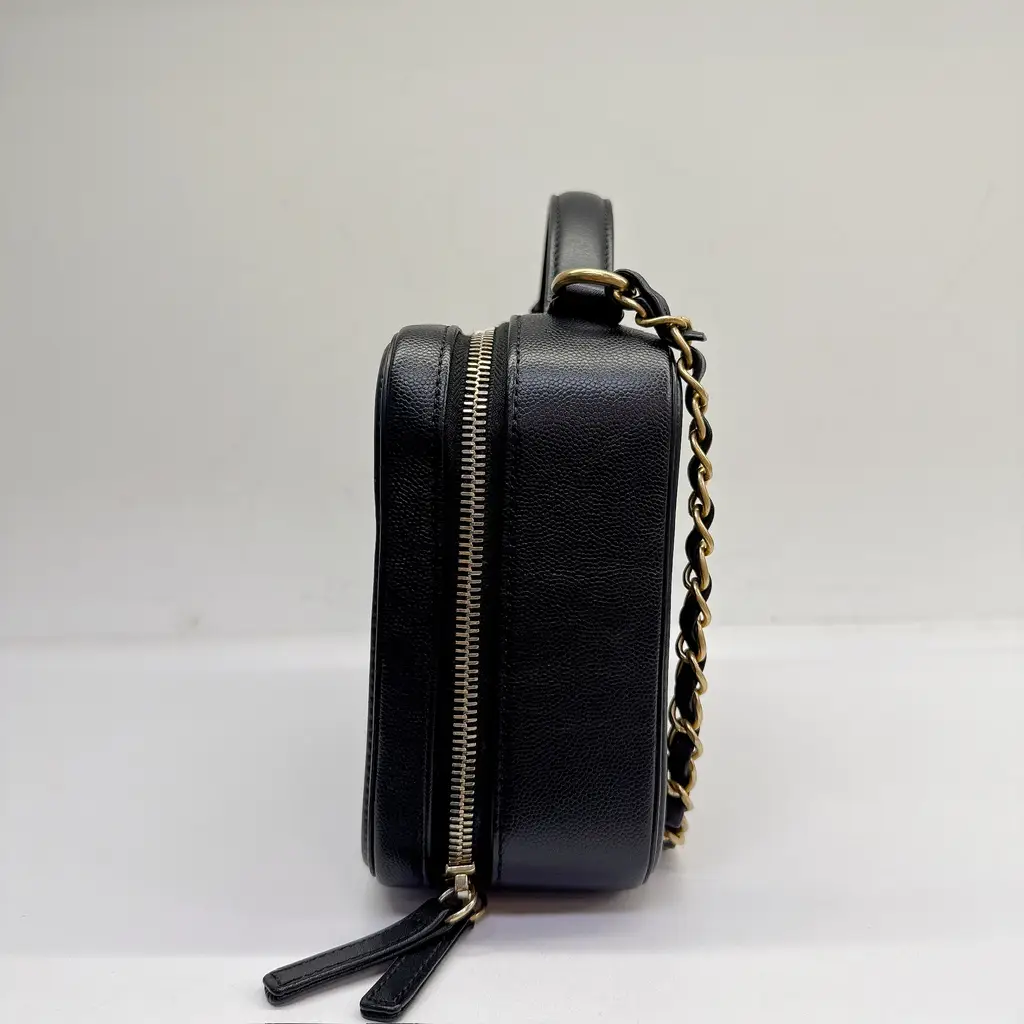 YL [ pre-owned ] Chanel vanity case 21cm ( Black / Ghw