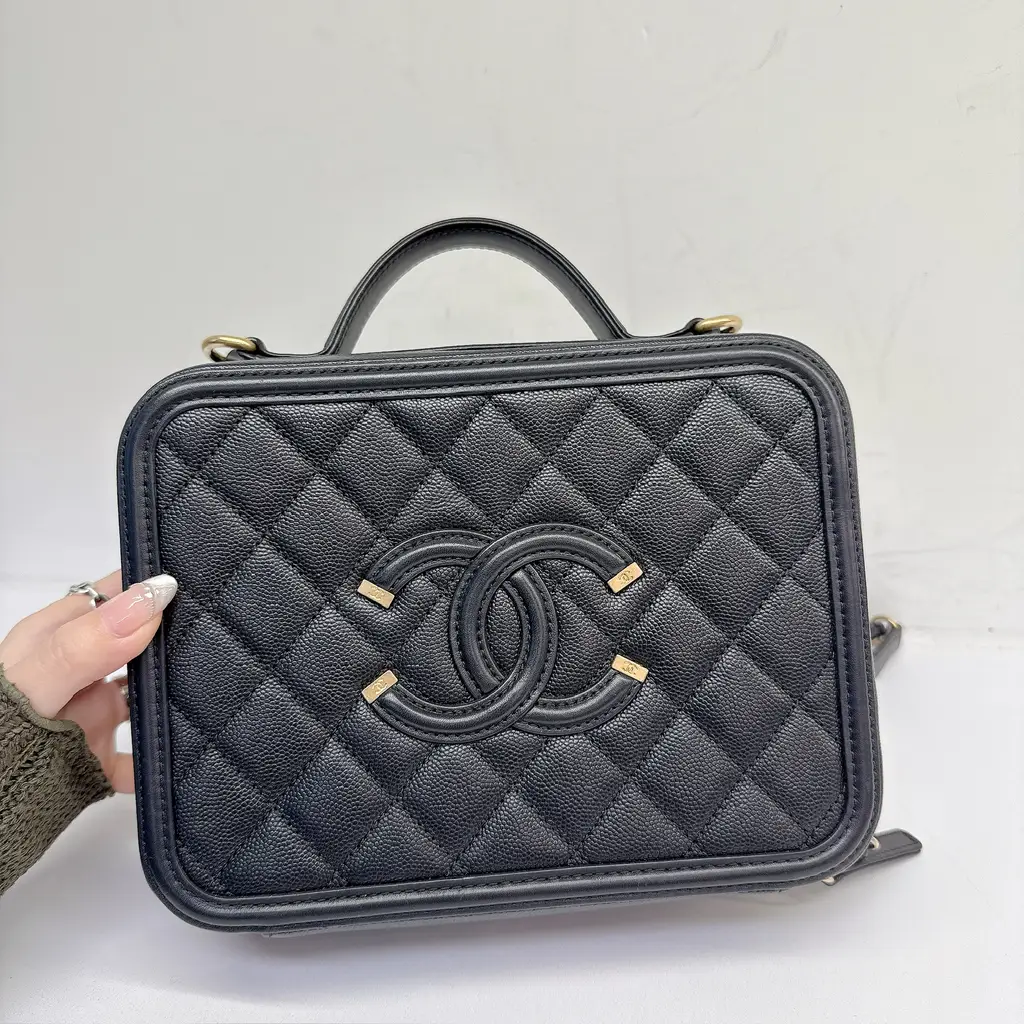 【新作♡希少】CHANEL ヴァニティ YL [ pre-owned ] Chanel vanity case 21cm ( Black / Ghw